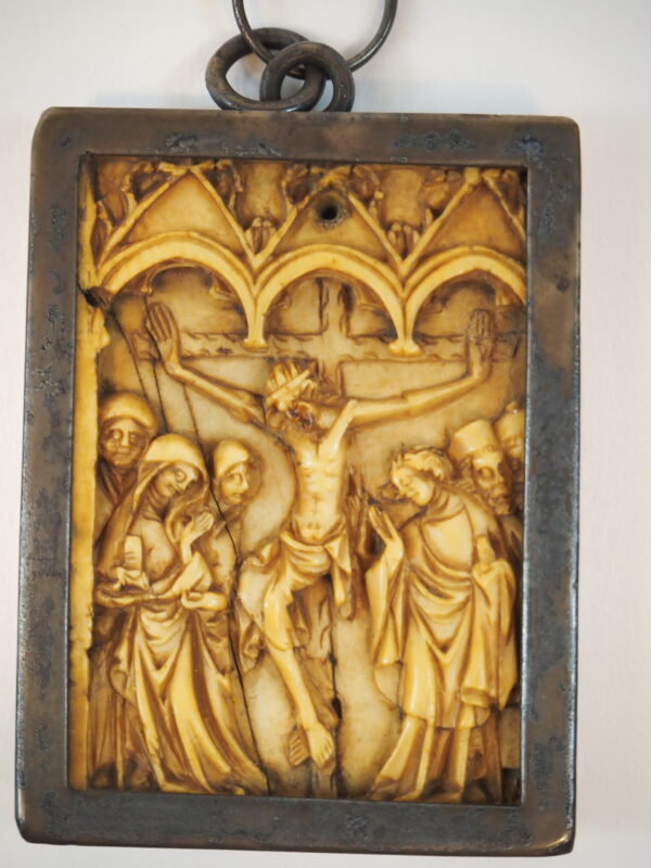 Ivory right wing diptych Crucifixion - Image 3