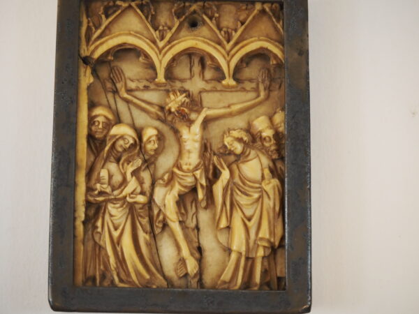 Ivory right wing diptych Crucifixion - Image 4