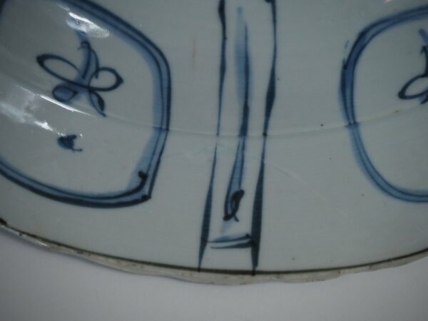 Chinese Kraak Porcelain Dish - Antique from Dullaert Antiques