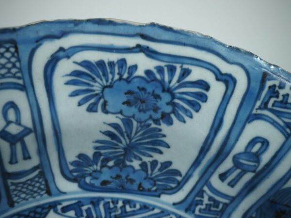 Chinese Kraak Porcelain Dish - Antique from Dullaert Antiques