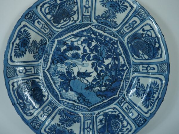 Chinese Kraak Porcelain Dish - Antique from Dullaert Antiques