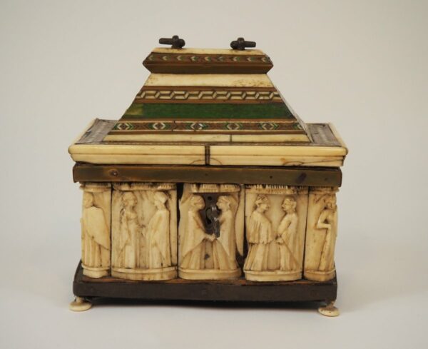 Embriachi wedding casket - Antique from Dullaert Antiques