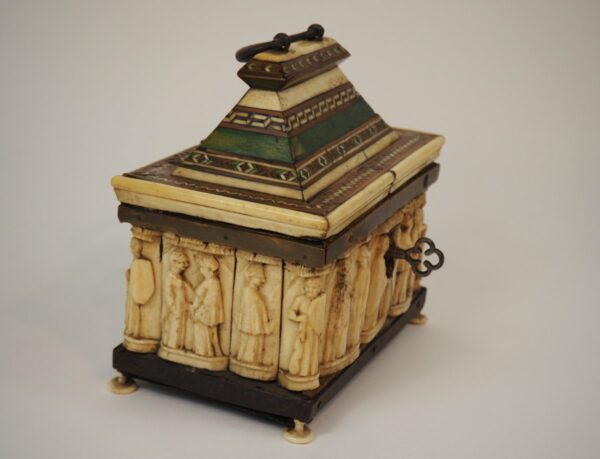 Embriachi wedding casket - Antique from Dullaert Antiques