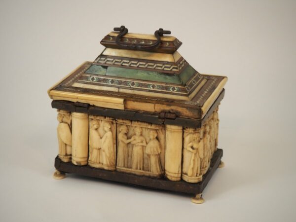 Embriachi wedding casket - Antique from Dullaert Antiques