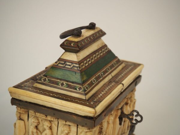 Embriachi wedding casket - Antique from Dullaert Antiques