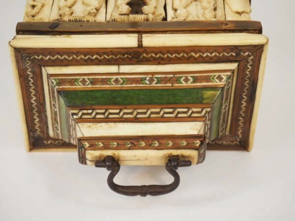 Embriachi wedding casket - Antique from Dullaert Antiques
