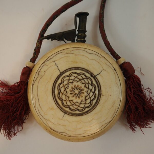 Ivory Powder Flask, 17th century - Antique from Dullaert Antiques