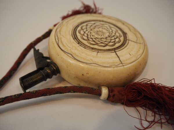 Ivory Powder Flask, 17th century - Antique from Dullaert Antiques