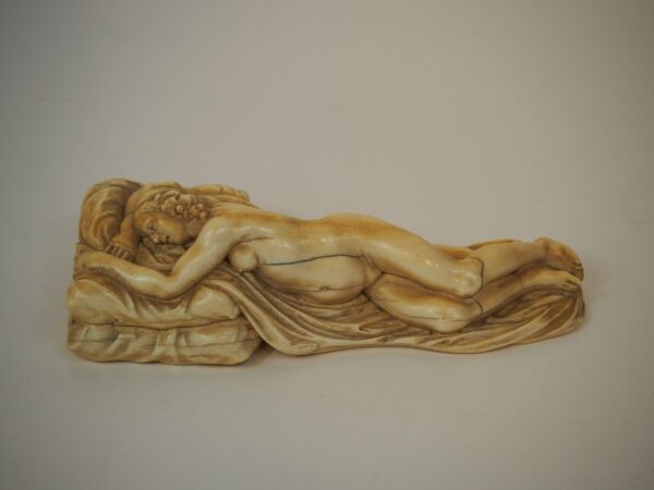 ivory sculpture sleeping lady - Antique from Dullaert Antiques
