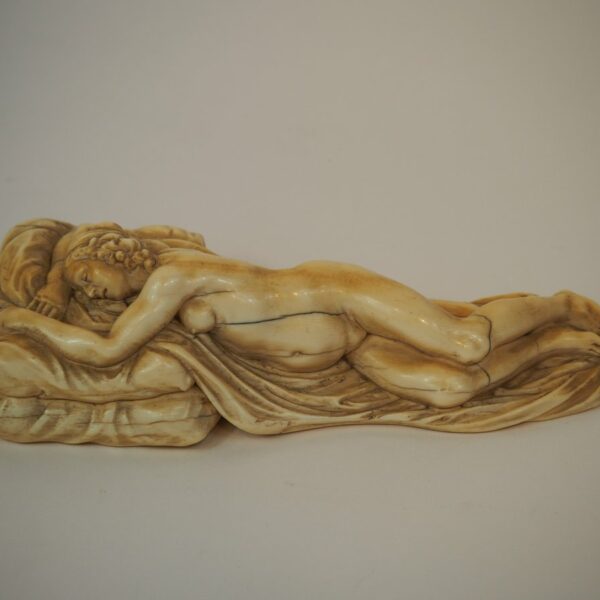 ivory sculpture sleeping lady - Antique from Dullaert Antiques