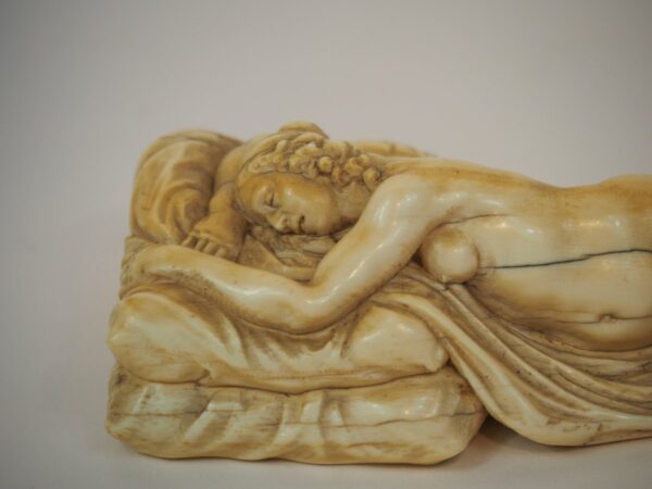ivory sculpture sleeping lady - Antique from Dullaert Antiques
