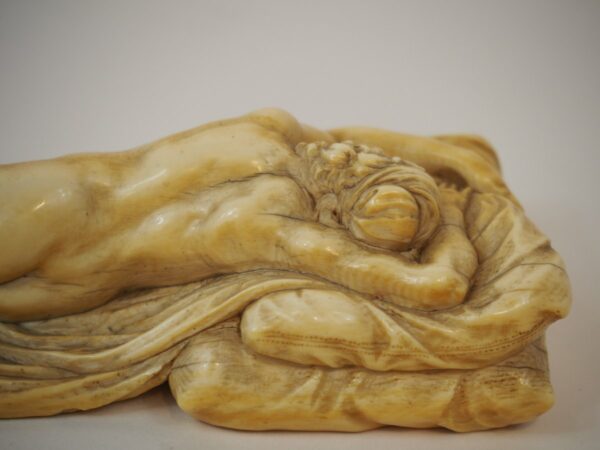 ivory sculpture sleeping lady - Antique from Dullaert Antiques