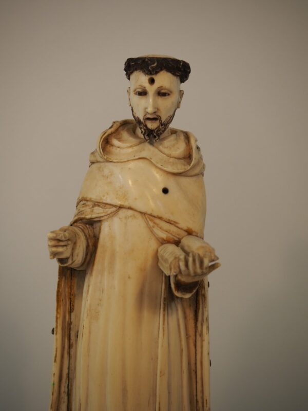 Mendicant Monk, Hispano-Filipino school - Antique from Dullaert Antiques