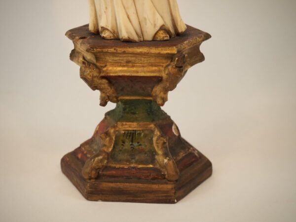 Mendicant Monk, Hispano-Filipino school - Antique from Dullaert Antiques