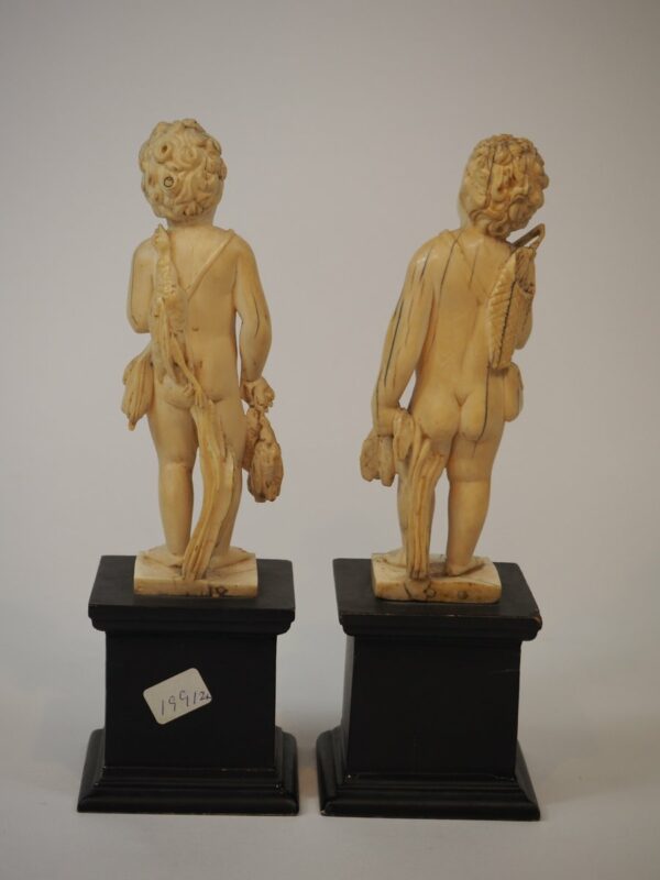 Pair of ivory sculptures, 17th century - Antique from Dullaert Antiques