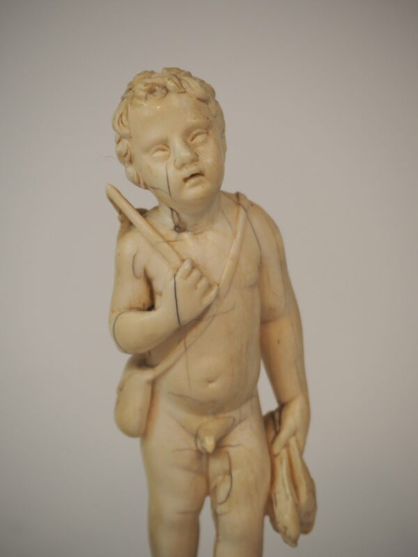 Pair of ivory sculptures, 17th century - Antique from Dullaert Antiques