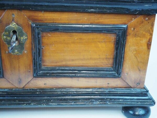 Walnut chest, 18th century - Antique from Dullaert Antiques