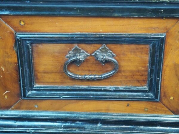 Walnut chest, 18th century - Antique from Dullaert Antiques