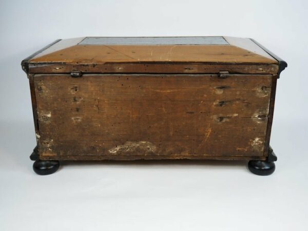Walnut chest, 18th century - Antique from Dullaert Antiques