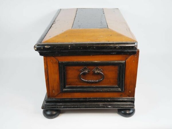 Walnut chest, 18th century - Antique from Dullaert Antiques